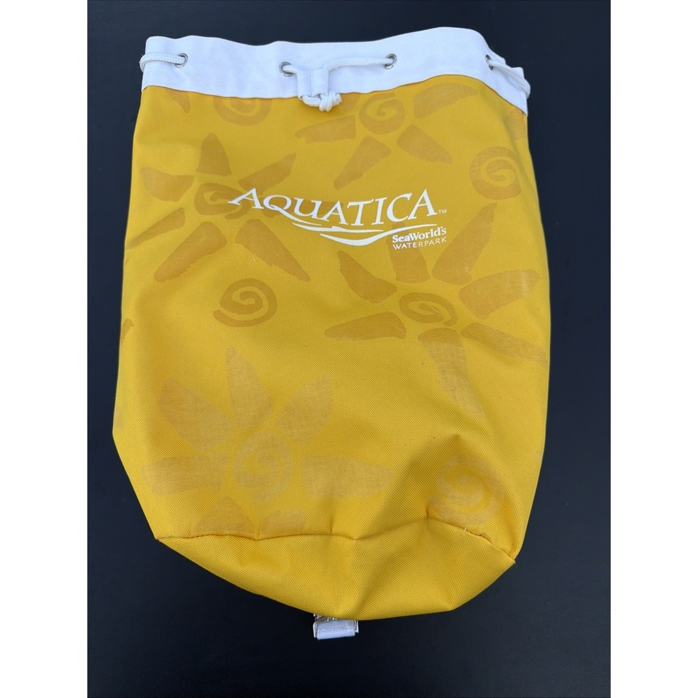 Aquatica SeaWorld Waterpark Vintage Tote Bag With Shoulder Strap Towels